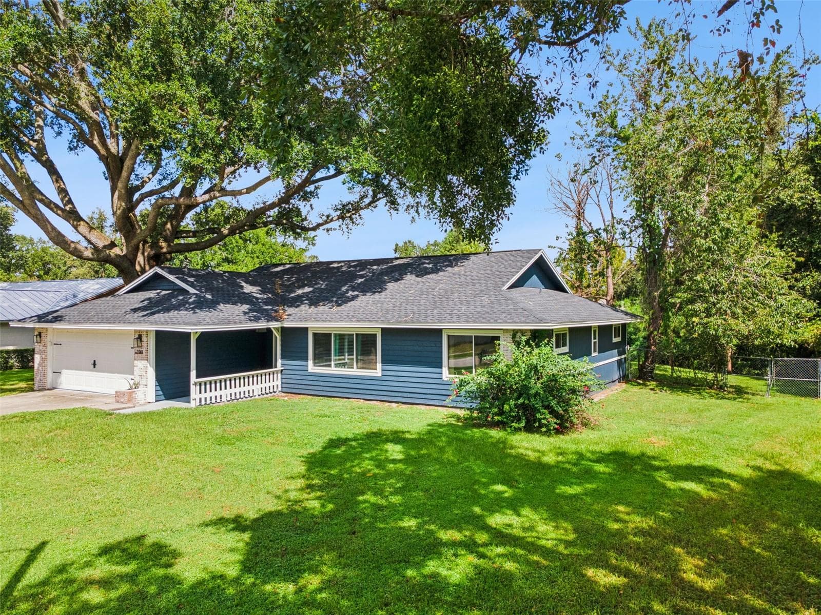 Single Family Residence at 1069 GLENHARBOR CIR, WINTER GARDEN, photo 2 of 36