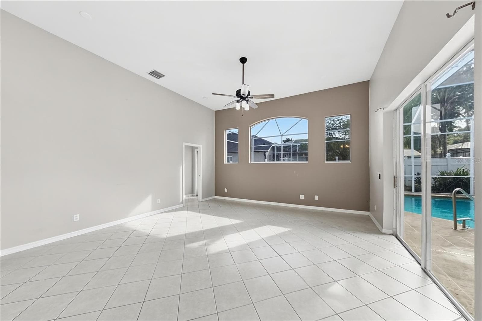 Single Family Residence at 219 RONJA LN, VALRICO, photo 4 of 24