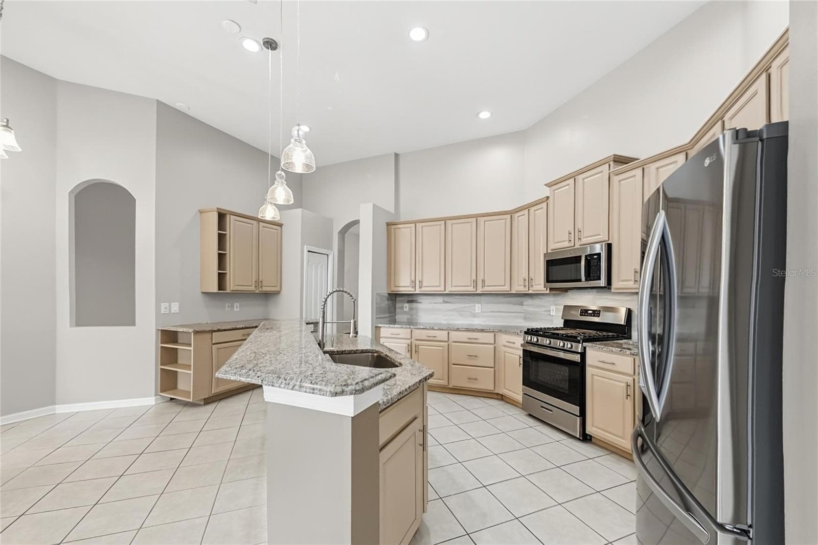 Single Family Residence at 219 RONJA LN, VALRICO, photo 6 of 24