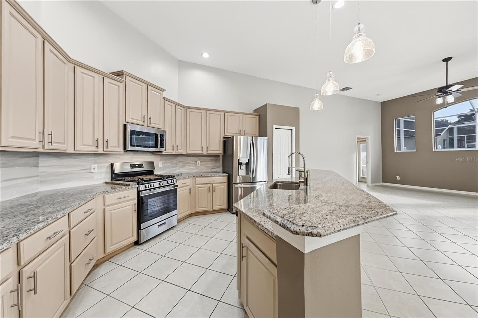 Single Family Residence at 219 RONJA LN, VALRICO, photo 8 of 24