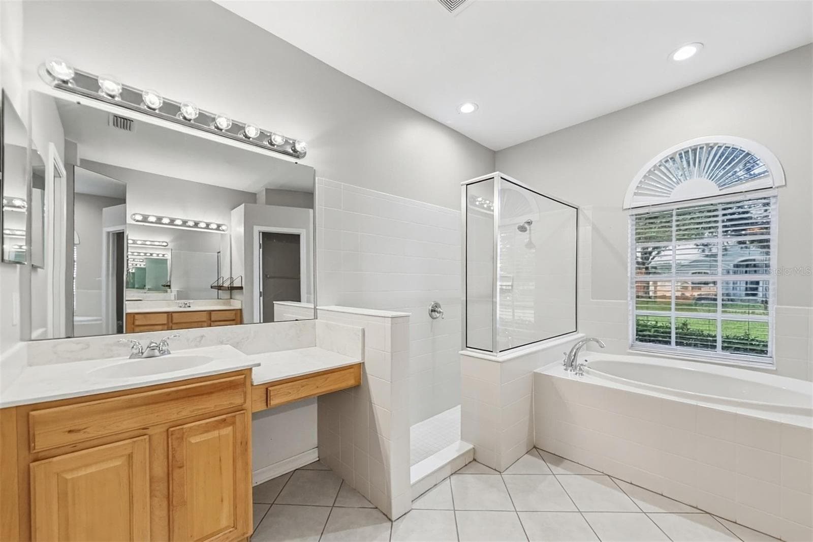 Single Family Residence at 219 RONJA LN, VALRICO, photo 11 of 24