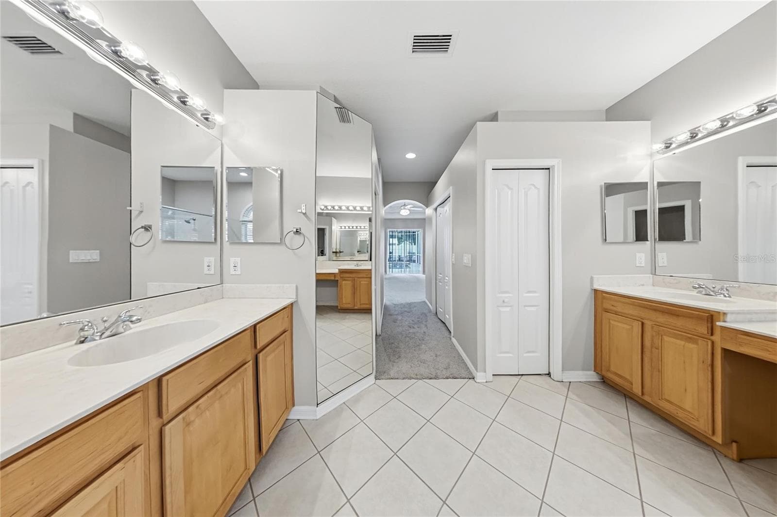 Single Family Residence at 219 RONJA LN, VALRICO, photo 12 of 24