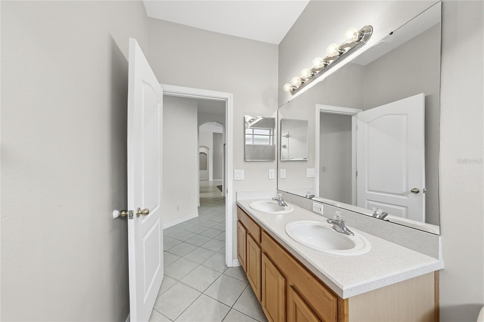 Single Family Residence at 219 RONJA LN, VALRICO, photo 18 of 24