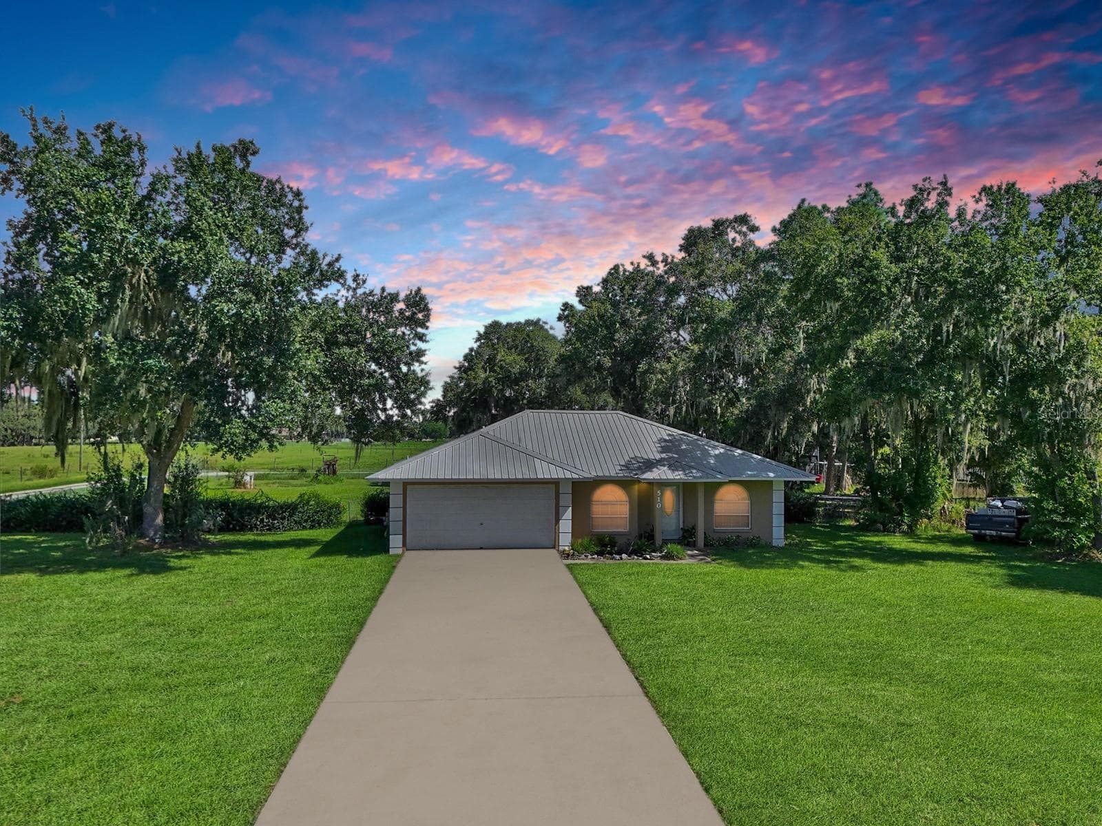 510 CLOVERLEAF DR