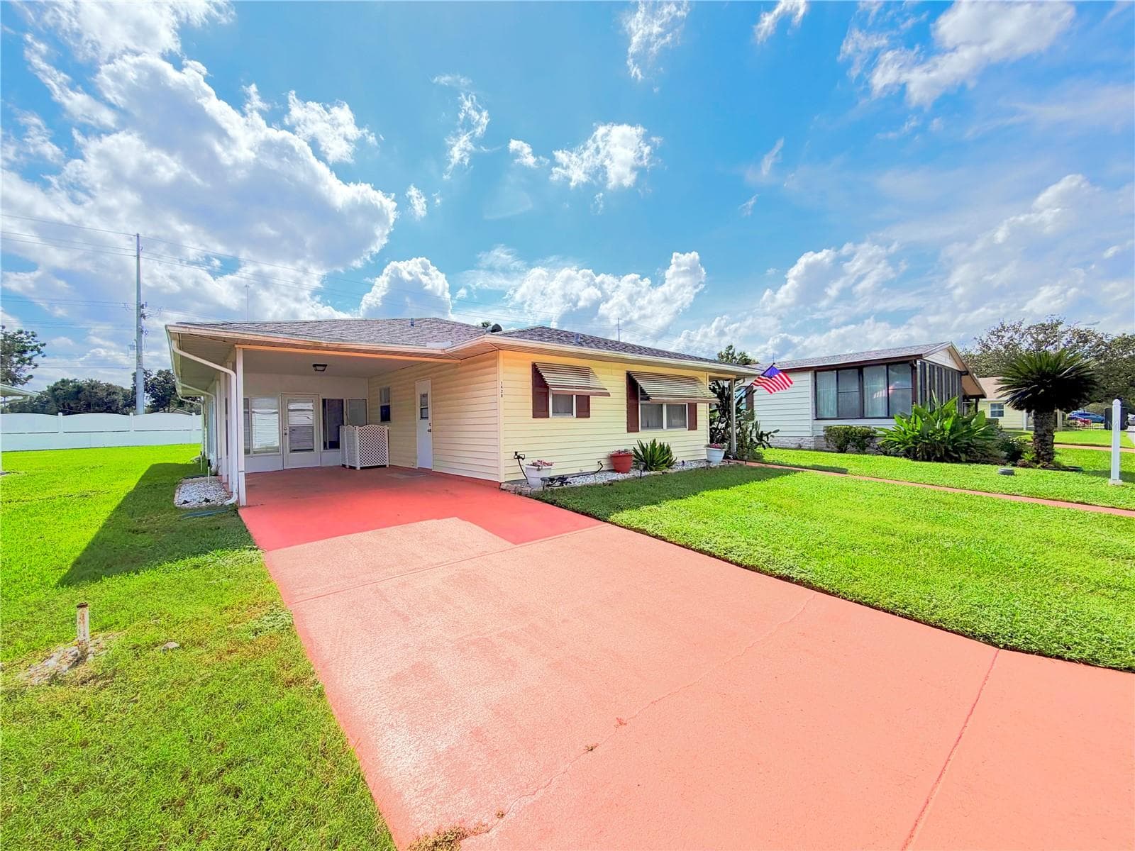 Single Family Residence at 1420 COLONNADES CIR S, LAKELAND, photo 2 of 20
