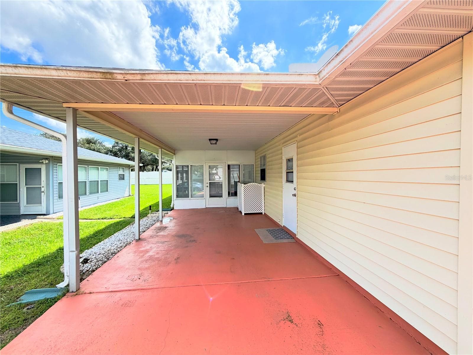 Single Family Residence at 1420 COLONNADES CIR S, LAKELAND, photo 3 of 20