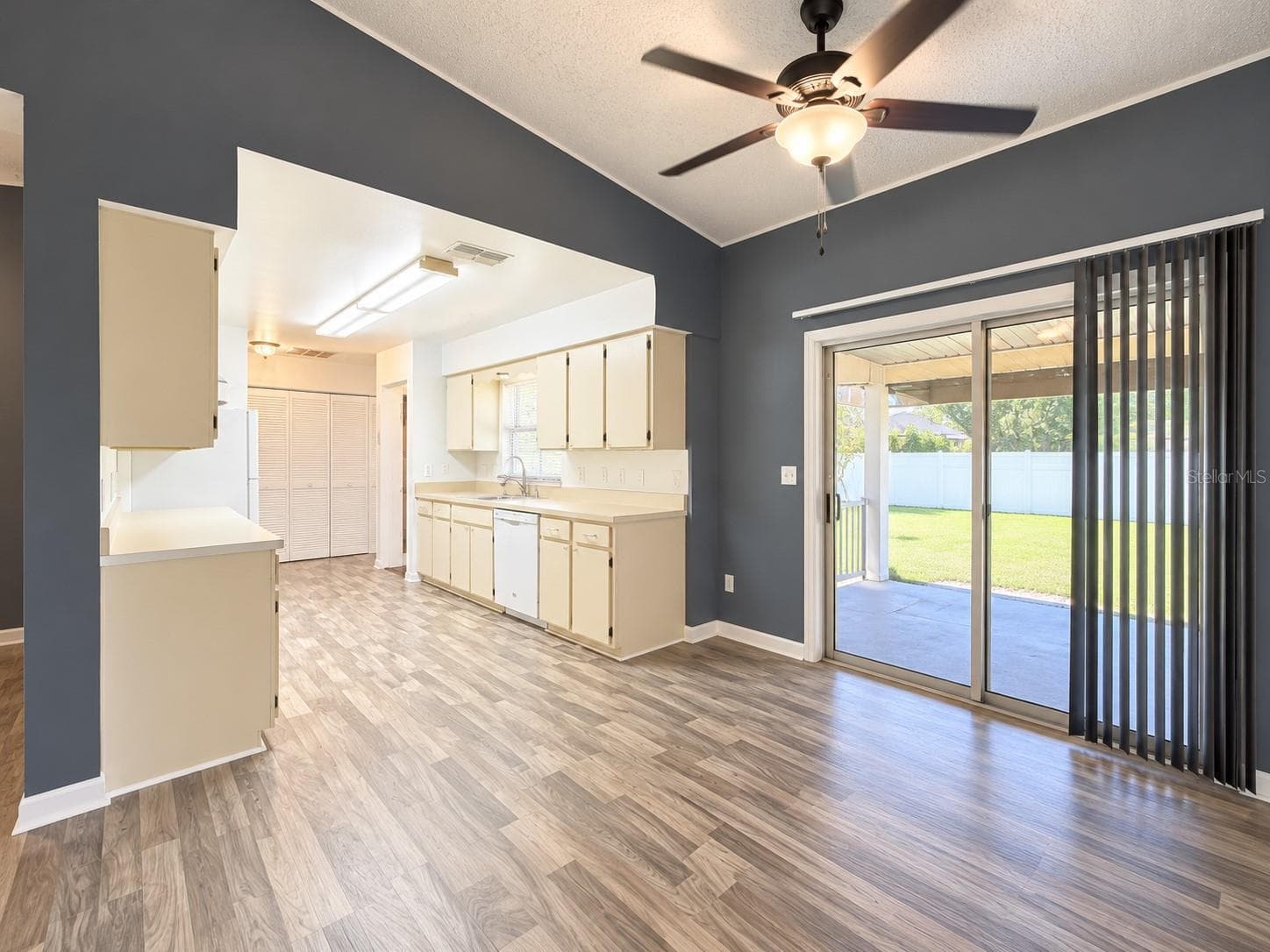 Single Family Residence at 1420 COLONNADES CIR S, LAKELAND, photo 8 of 20