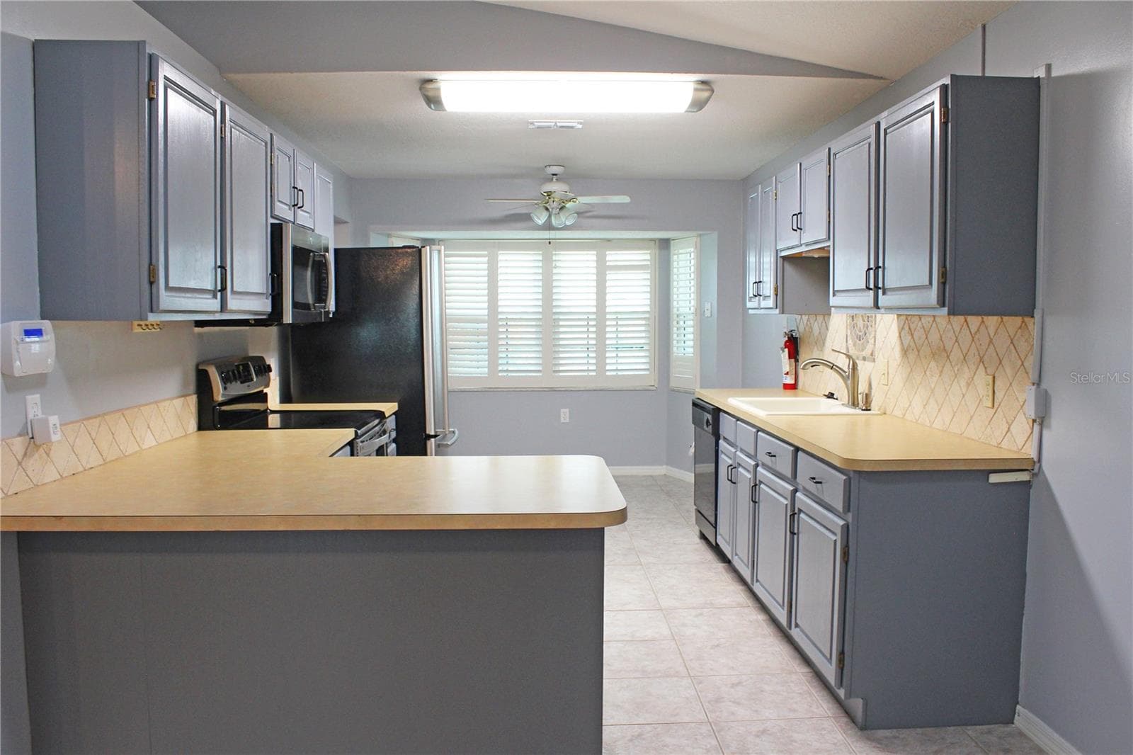 Single Family Residence at 6015 SEAGULL LN, LAKELAND, photo 8 of 37