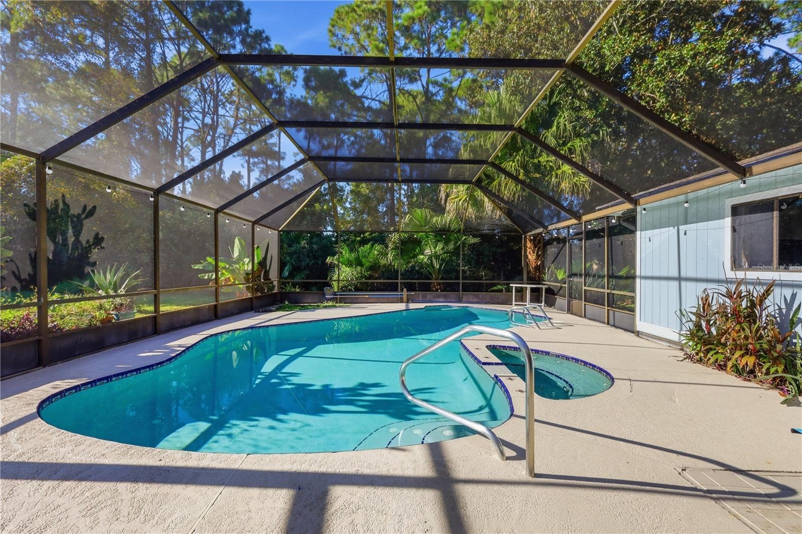 Large Pool & Spa Backs up to Small Freshwater Canal- BRAND NEW POOL SCREEN! - 92 FOSTER LN, PALM COAST