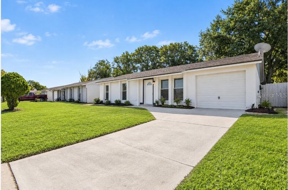 Single Family Residence at 3610 FALLING LEAF LN, ORLANDO, photo 2 of 30