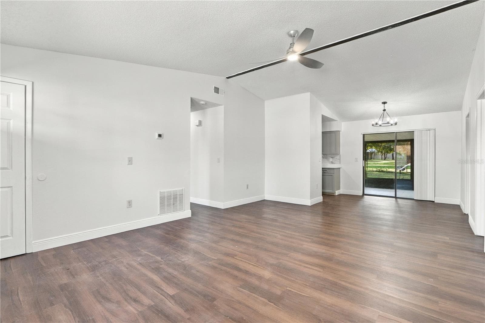 Single Family Residence at 3610 FALLING LEAF LN, ORLANDO, photo 7 of 30