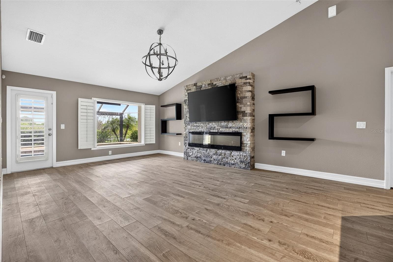Single Family Residence at 13443 SW PEMBROKE CIR N, LAKE SUZY, photo 15 of 45