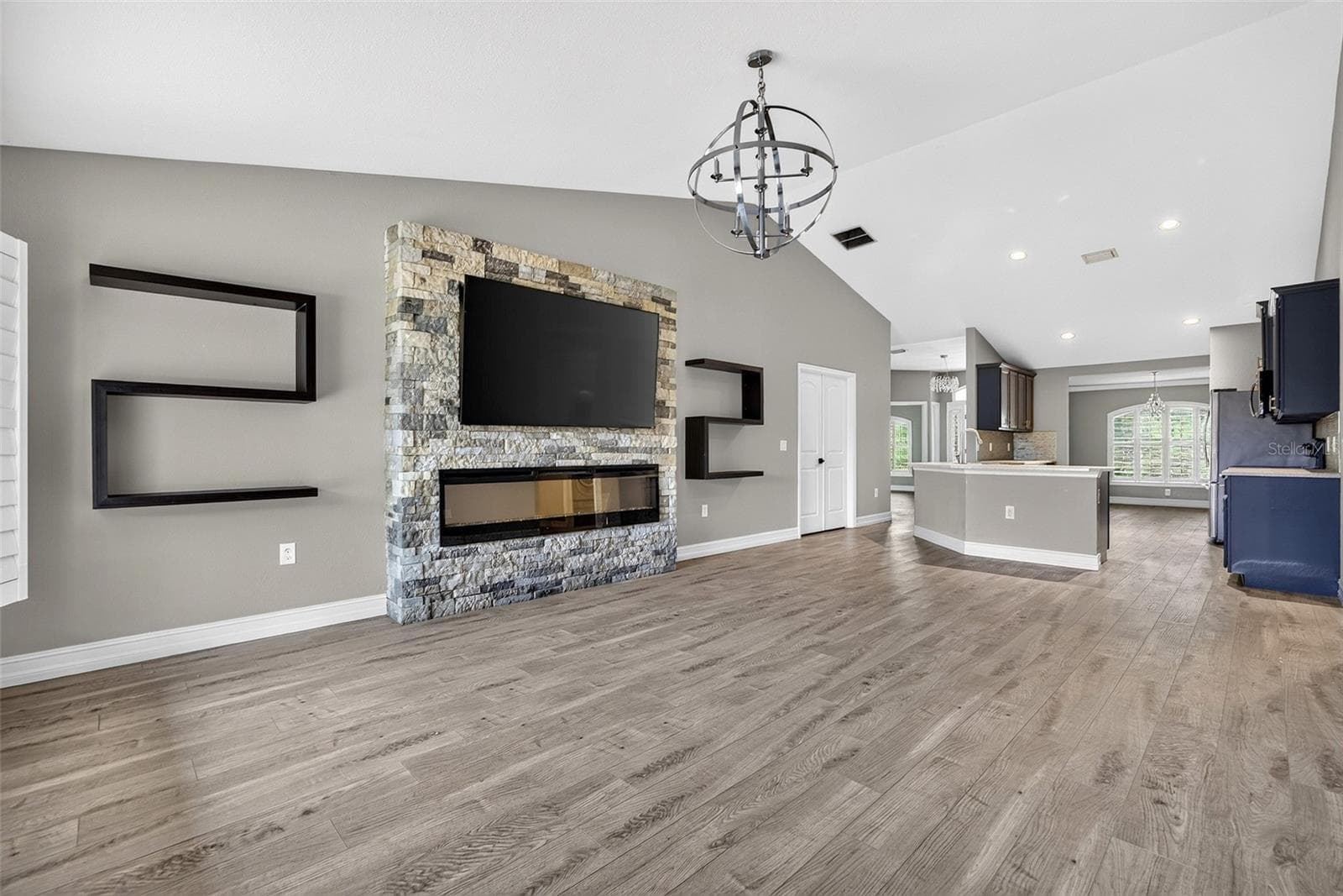 Single Family Residence at 13443 SW PEMBROKE CIR N, LAKE SUZY, photo 16 of 45