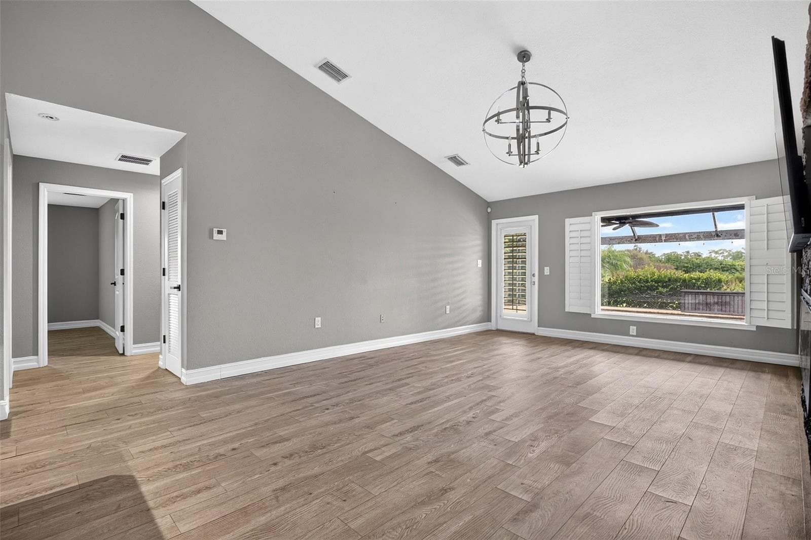 Single Family Residence at 13443 SW PEMBROKE CIR N, LAKE SUZY, photo 17 of 45