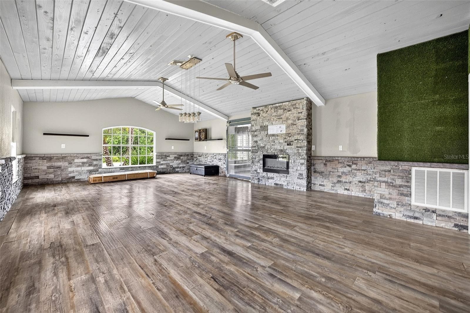Single Family Residence at 13443 SW PEMBROKE CIR N, LAKE SUZY, photo 20 of 45