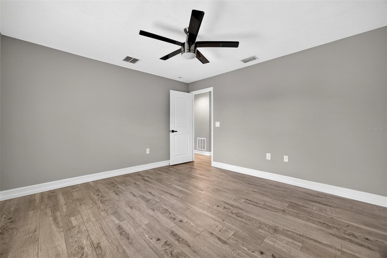 Single Family Residence at 13443 SW PEMBROKE CIR N, LAKE SUZY, photo 30 of 45