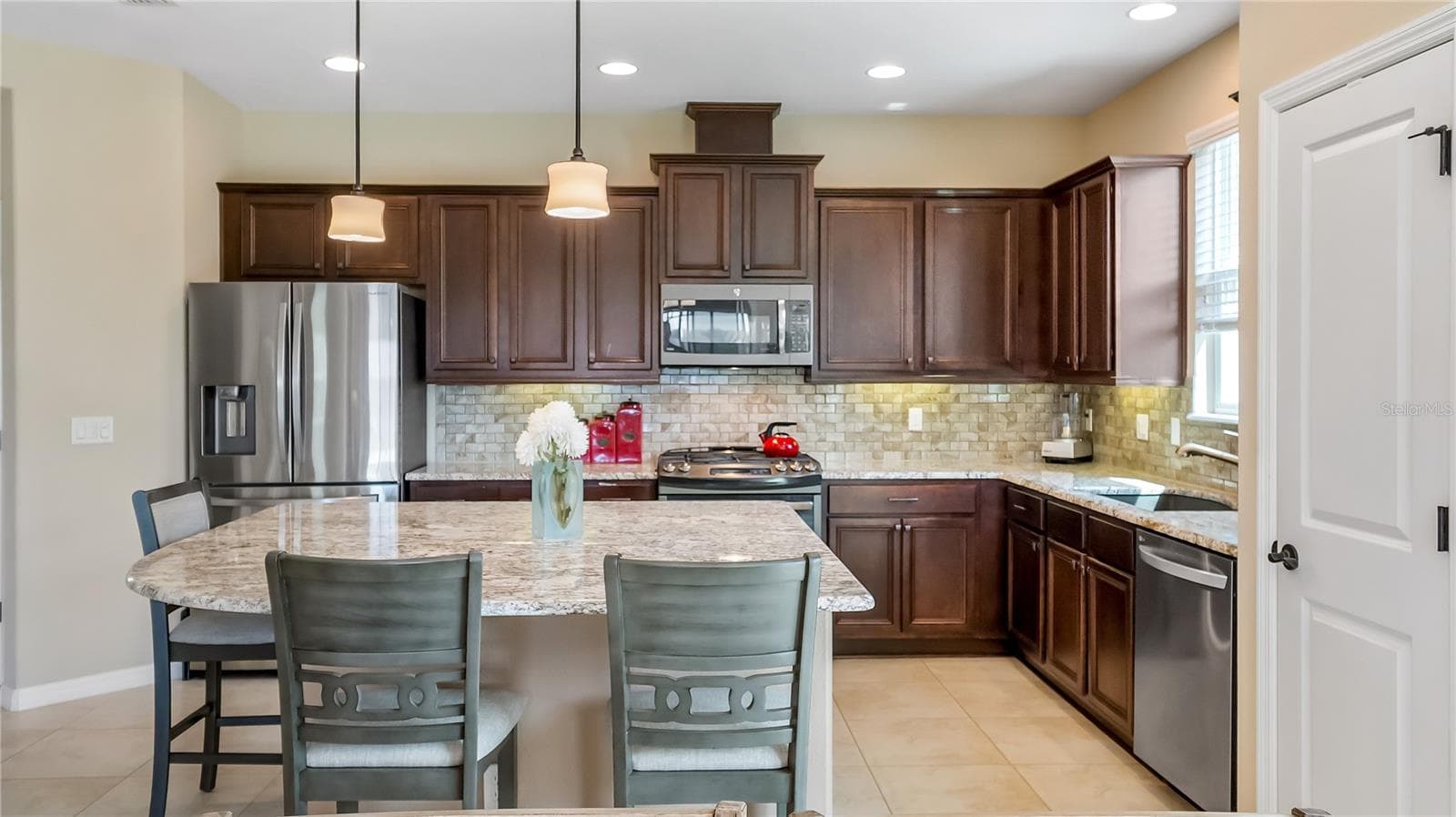 Single Family Residence at 110 BAYOU BEND RD, GROVELAND, photo 3 of 31