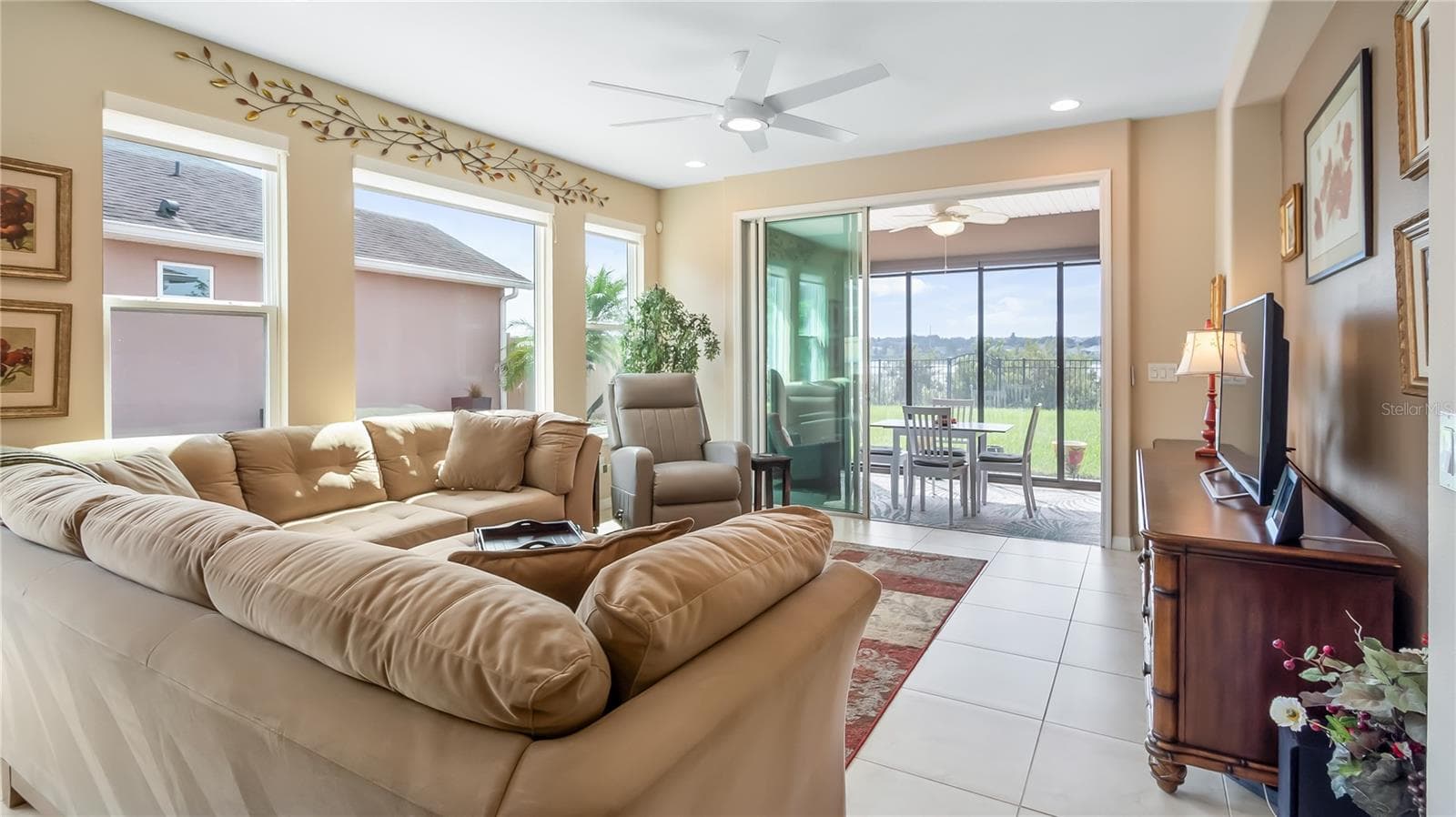 Single Family Residence at 110 BAYOU BEND RD, GROVELAND, photo 7 of 31