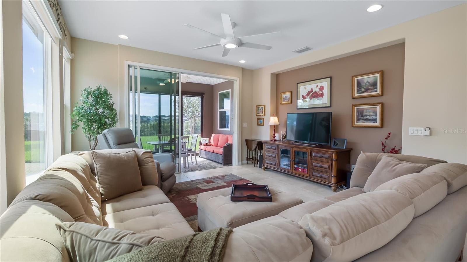 Single Family Residence at 110 BAYOU BEND RD, GROVELAND, photo 8 of 31
