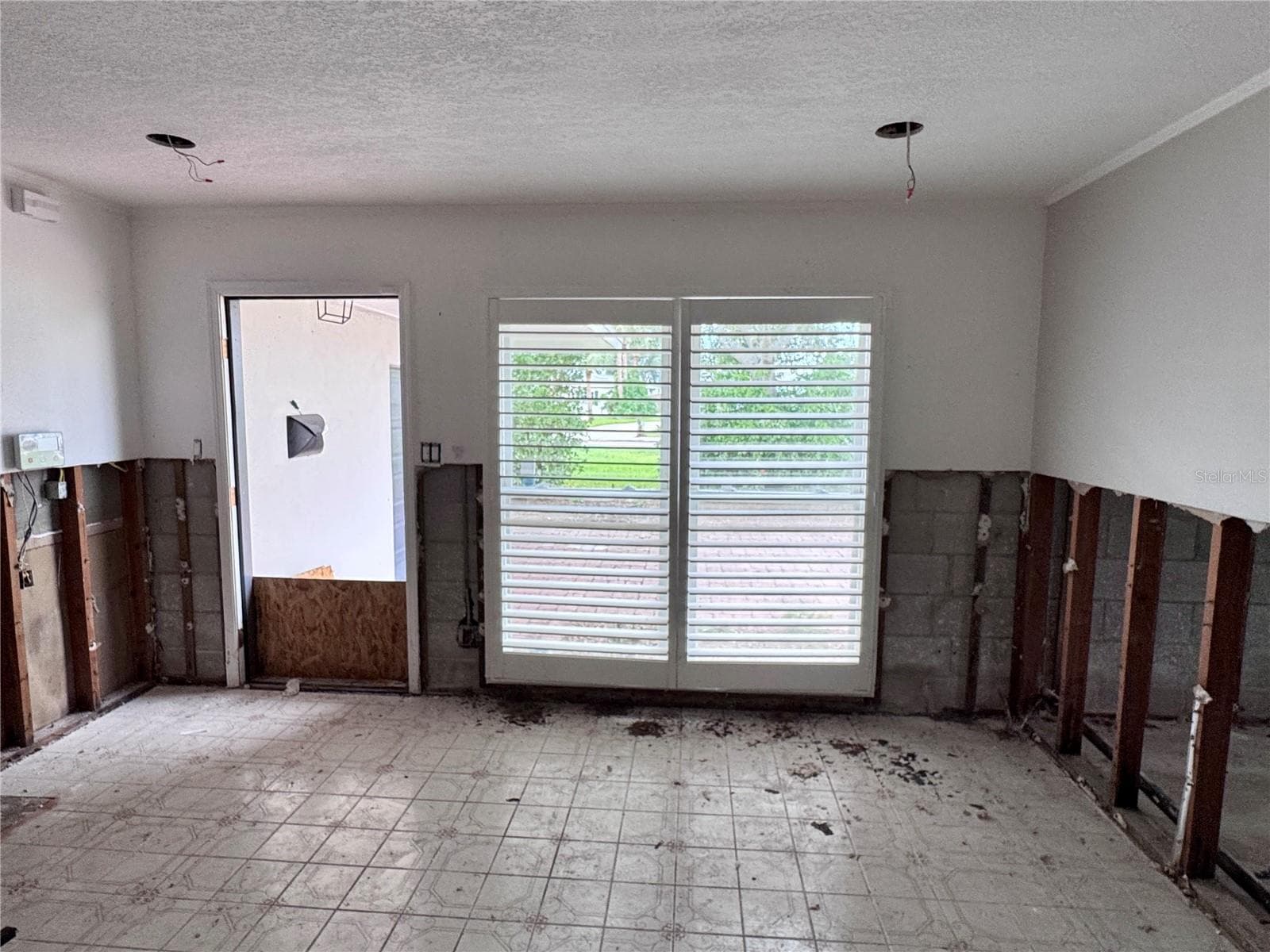 Single Family Residence at 3701 SHORE ACRES BLVD NE, ST PETERSBURG, photo 6 of 36