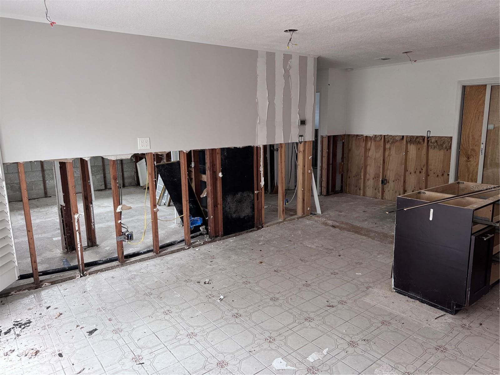 Single Family Residence at 3701 SHORE ACRES BLVD NE, ST PETERSBURG, photo 7 of 36
