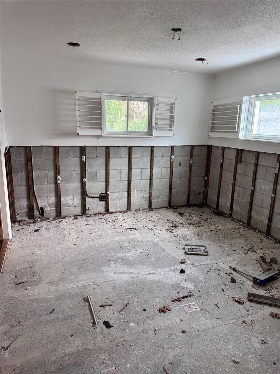 Single Family Residence at 3701 SHORE ACRES BLVD NE, ST PETERSBURG, photo 14 of 36