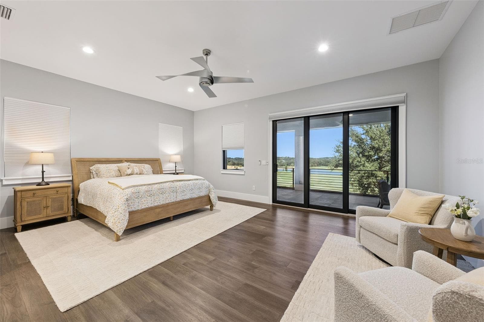 Primary bedroom with balcony access - 16101 VETTA DR, MONTVERDE