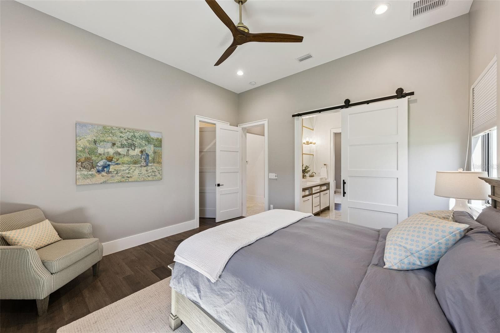 Primary bedroom with balcony access - 16101 VETTA DR, MONTVERDE