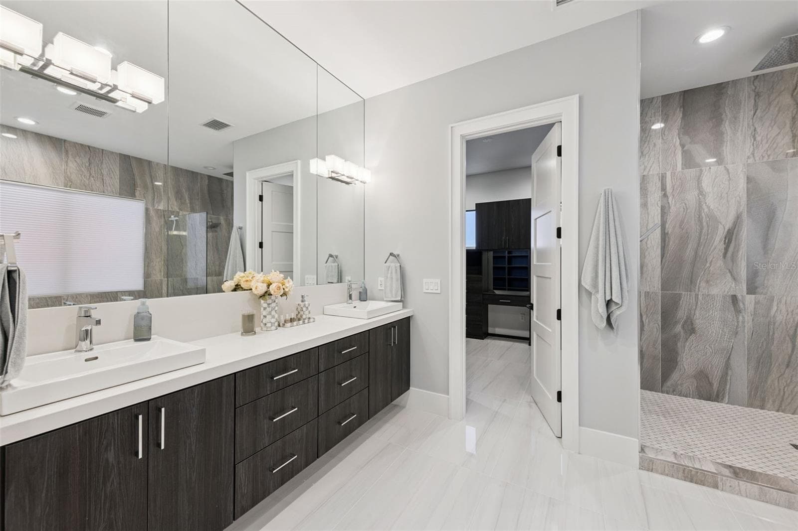 Primary en-suite bathroom - 16101 VETTA DR, MONTVERDE