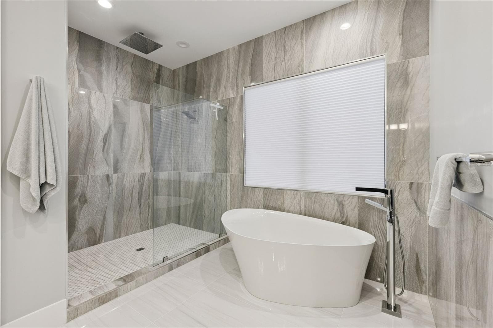 Primary en-suite bathroom - 16101 VETTA DR, MONTVERDE