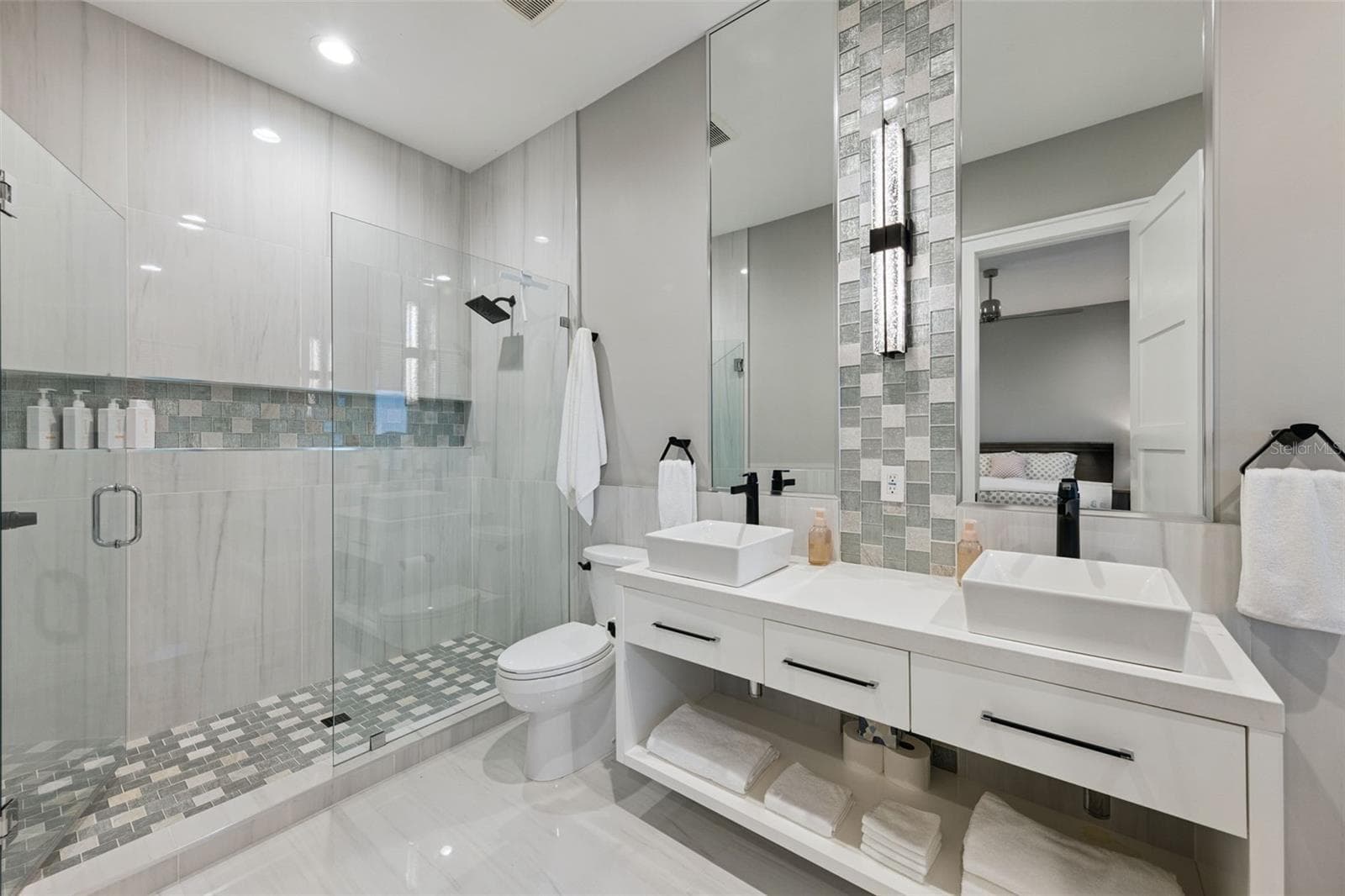 Bedroom #2 en-suite bathroom - 16101 VETTA DR, MONTVERDE