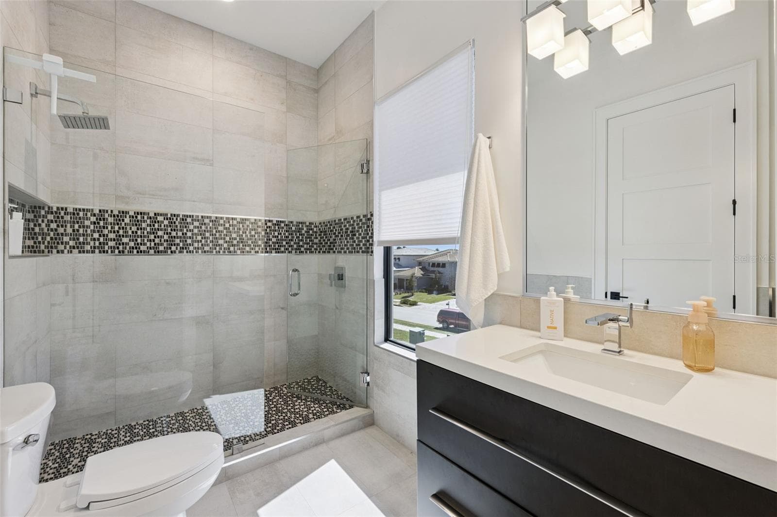 Bedroom # 4 en-suite bathroom - 16101 VETTA DR, MONTVERDE