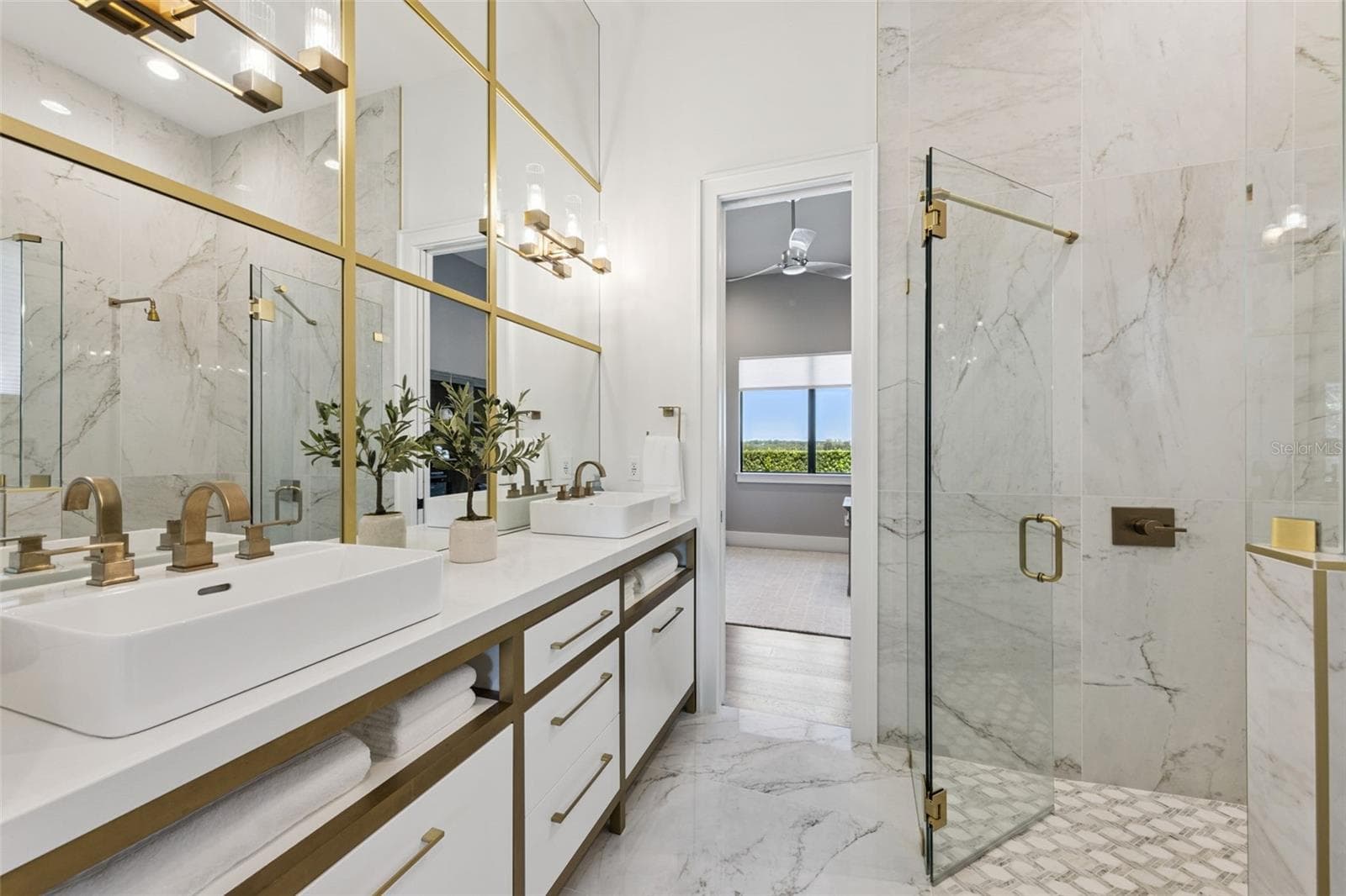 Bathroom in between bedroom #5 & bedroom #6 - 16101 VETTA DR, MONTVERDE