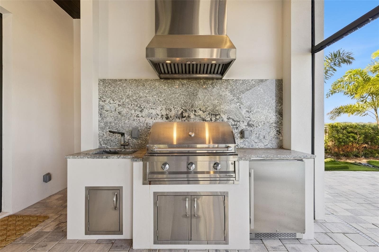 Summer kitchen - 16101 VETTA DR, MONTVERDE
