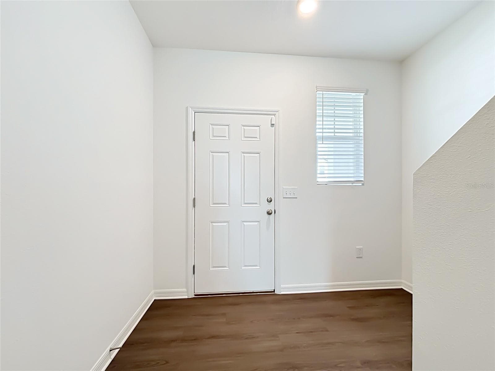 Foyer - 811 GRANDIN ST, DAVENPORT