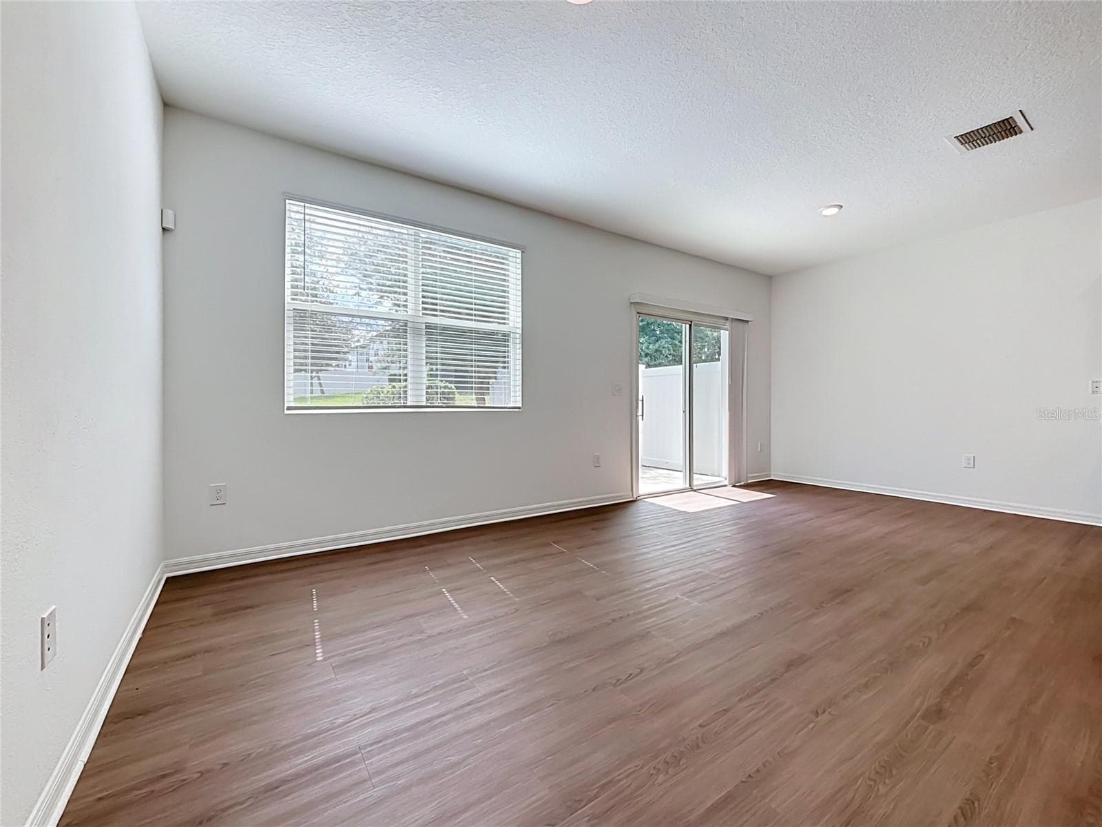 Living room - 811 GRANDIN ST, DAVENPORT