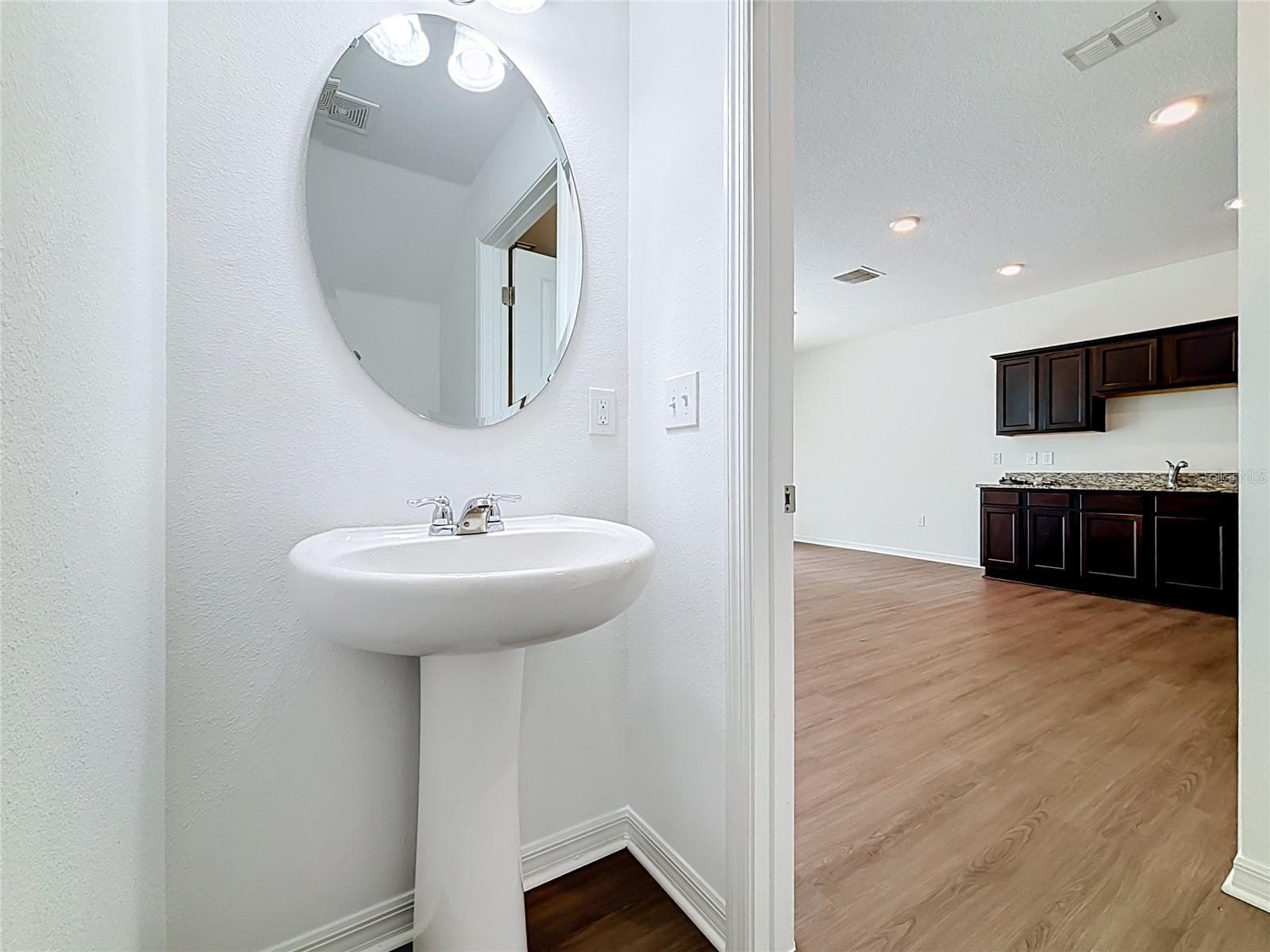 Half a bath on 1st floor - 811 GRANDIN ST, DAVENPORT