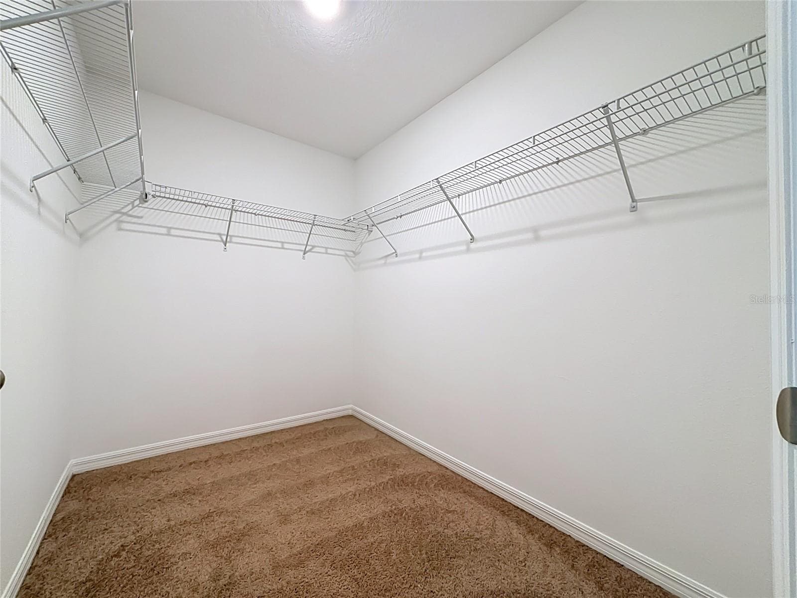 walk in closet - 811 GRANDIN ST, DAVENPORT