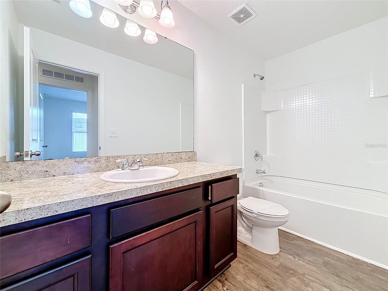 Full Bath #2 - 811 GRANDIN ST, DAVENPORT
