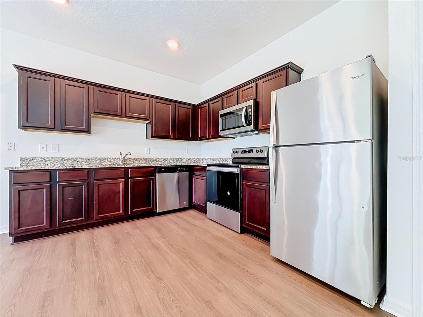 Kitchen - 811 GRANDIN ST, DAVENPORT