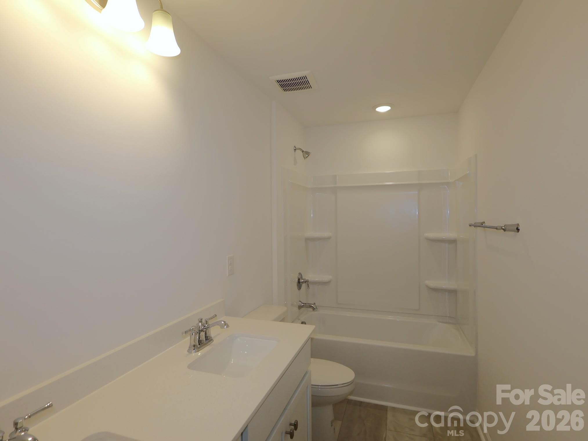 Secondary bathroom - 2002 Augustine Street, Monroe