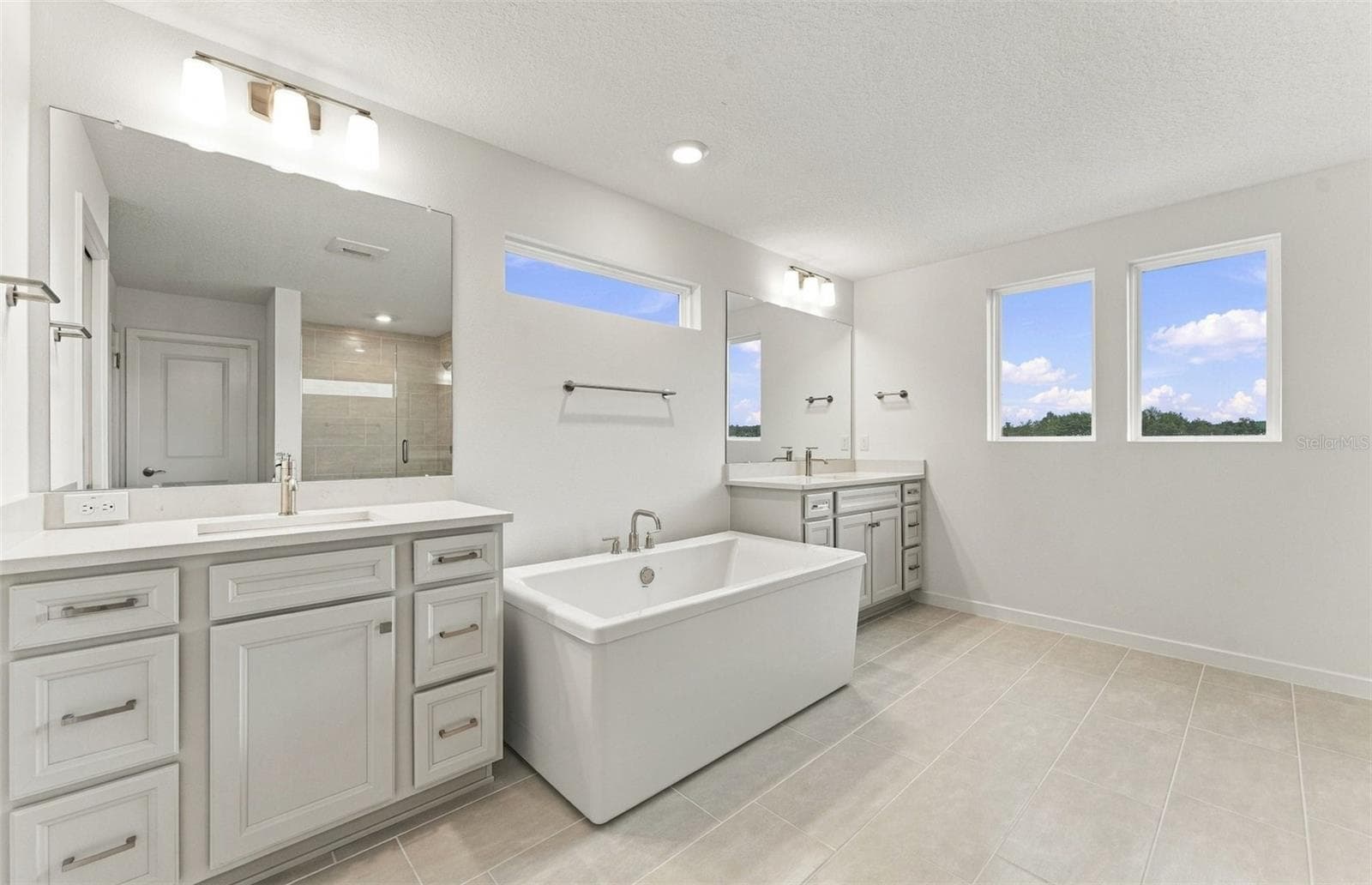 Owner's Bath w/Dual Sinks and Freestanding Tub - 1787 ESCALANTE WAY, ZEPHYRHILLS