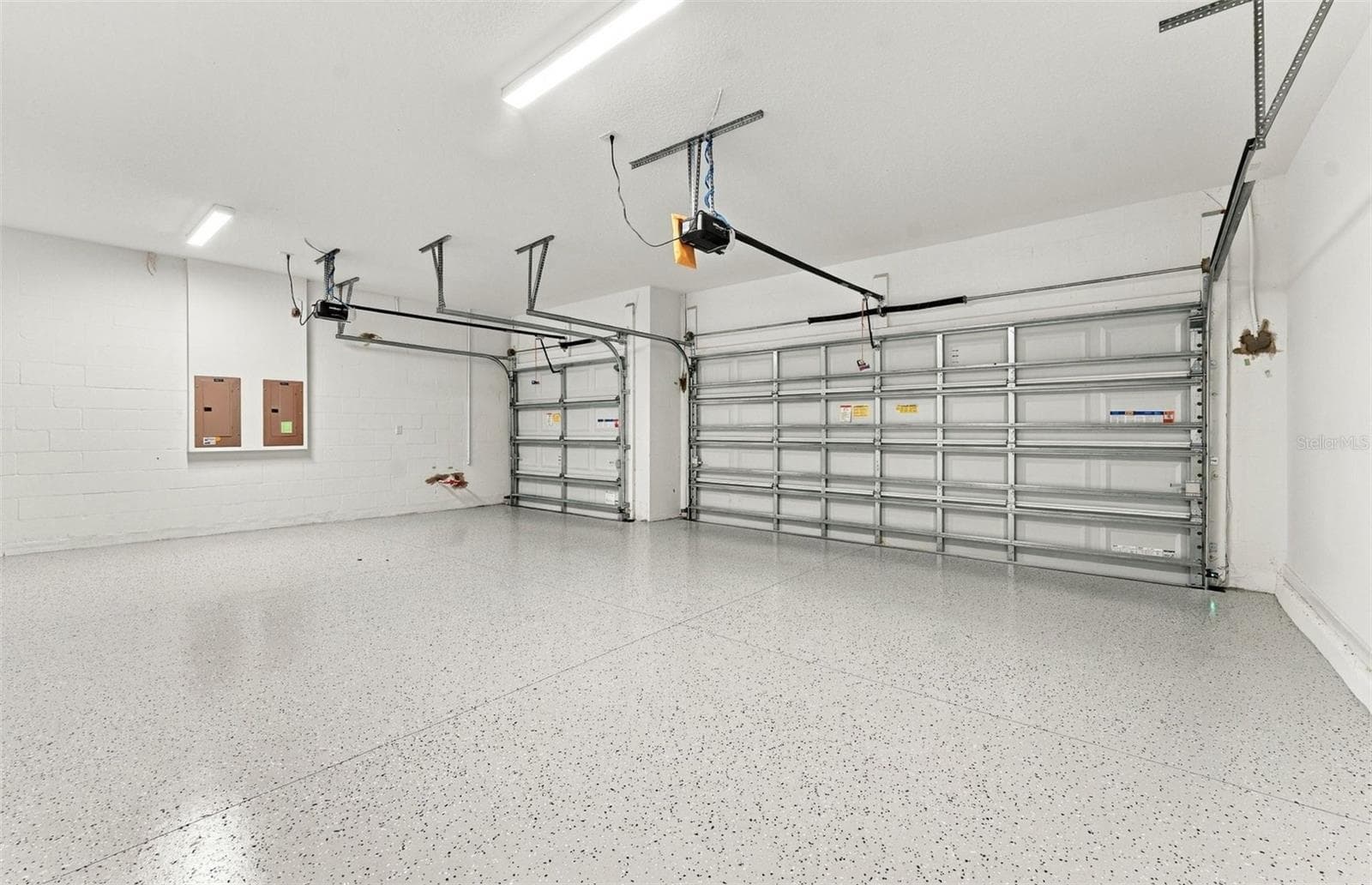 3-Car Garage w/Epoxy Flooring - 1787 ESCALANTE WAY, ZEPHYRHILLS