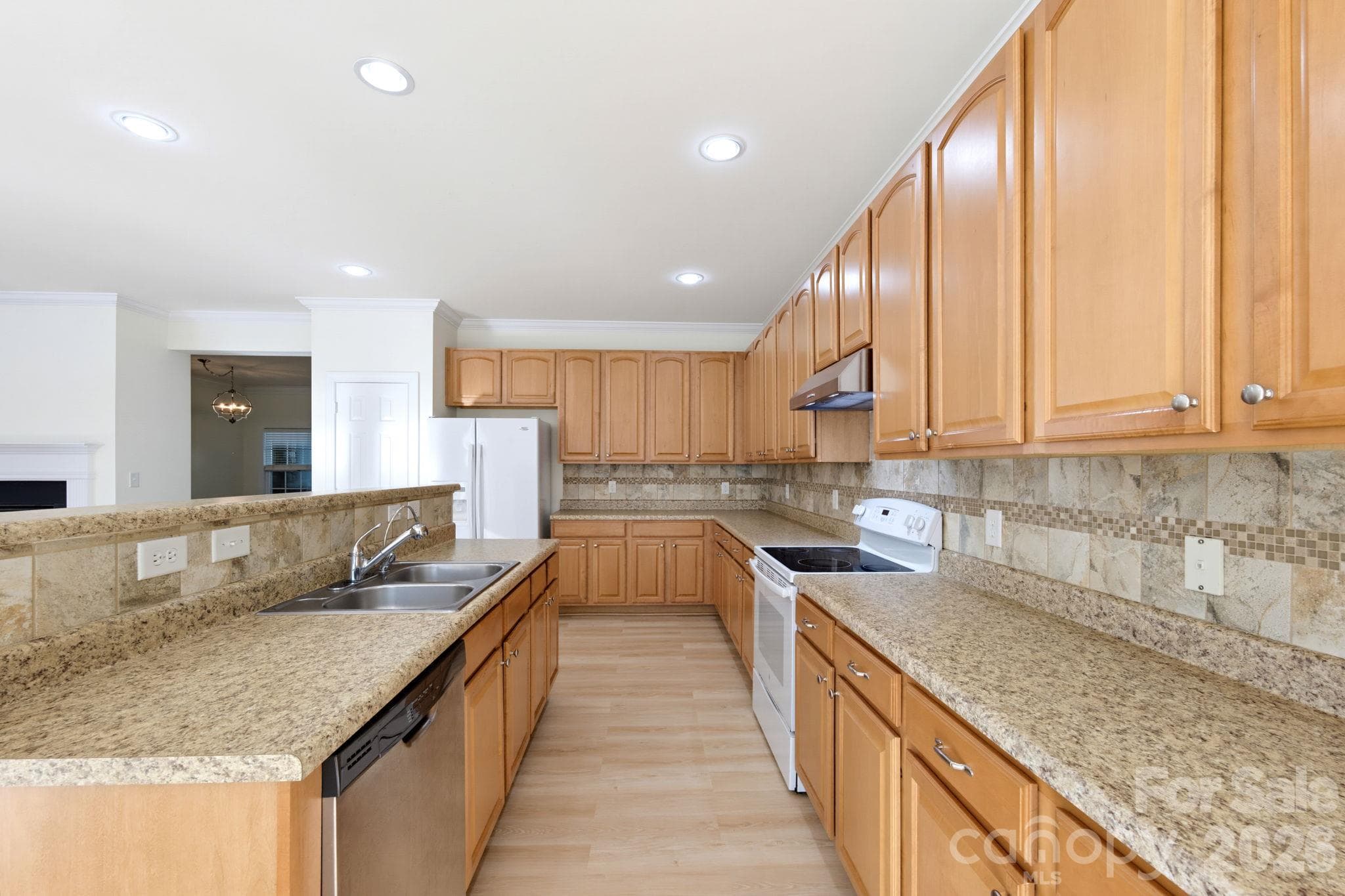 Single Family Residence at 529 Putting Drive, Fort Mill, photo 8 of 46