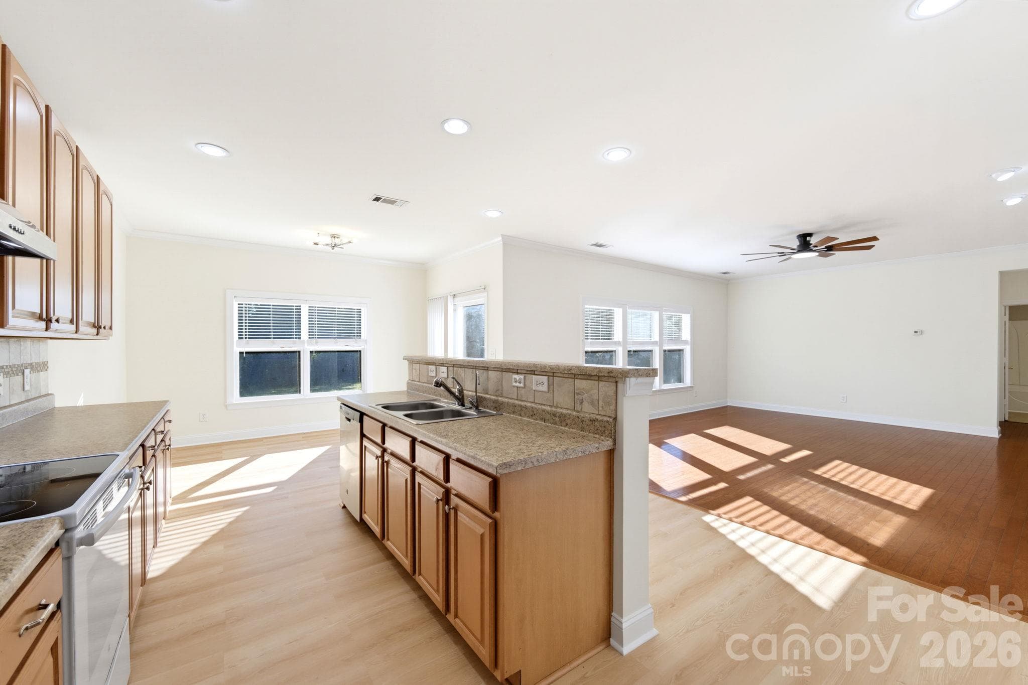 Single Family Residence at 529 Putting Drive, Fort Mill, photo 11 of 46