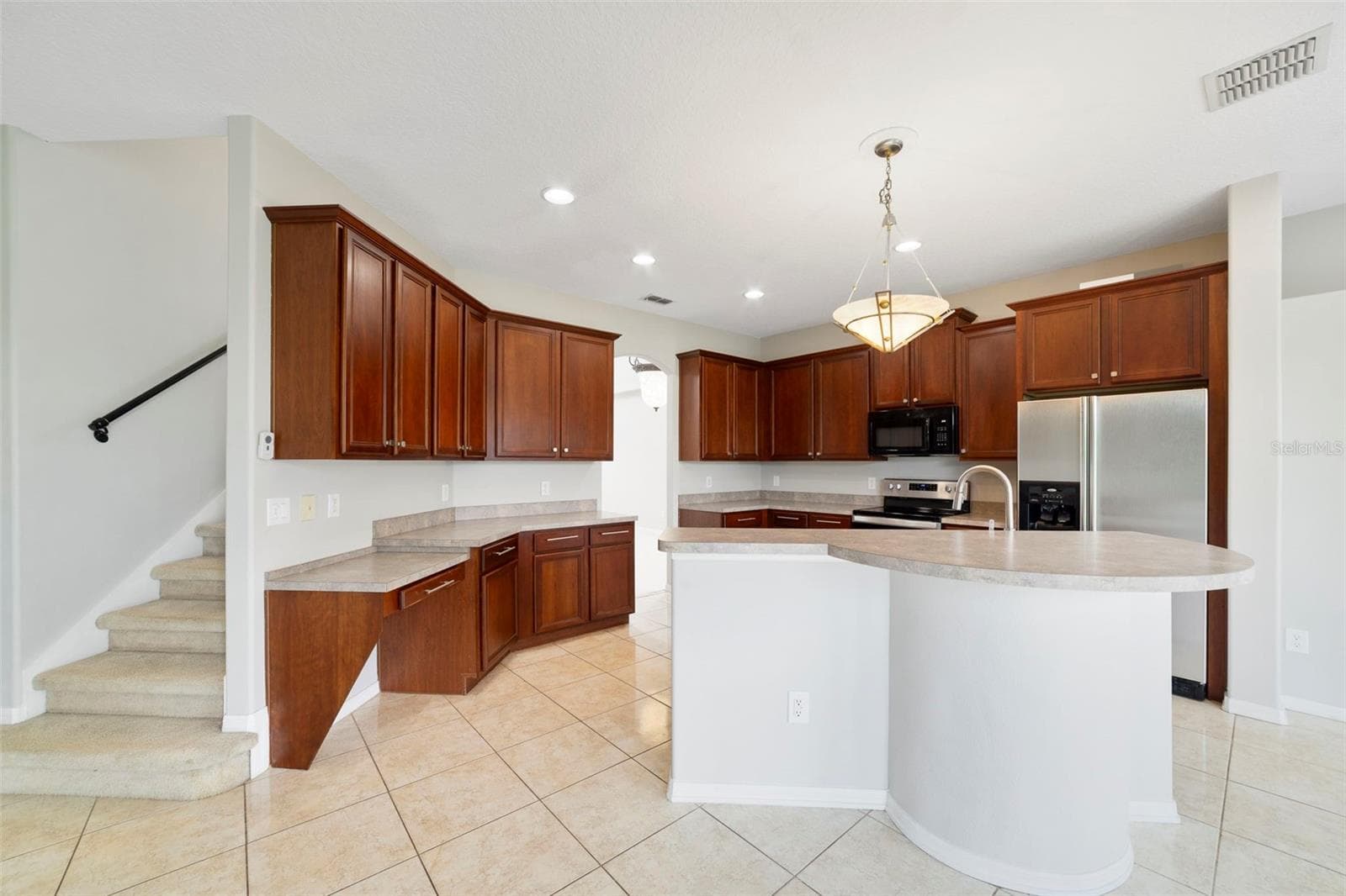 A center island with breakfast bar offers plenty of room for meal preparation and gathering. - 1557 AMARYLLIS CIR, ORLANDO