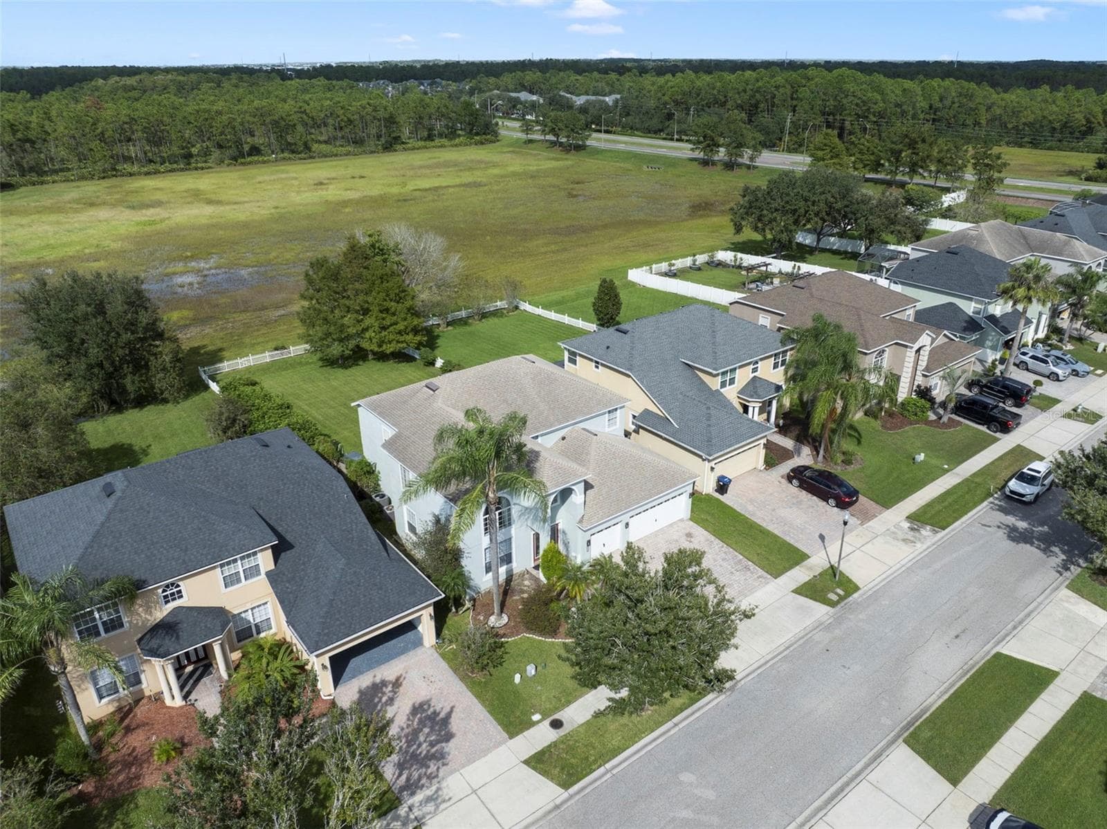With so much to offer, this Cypress Pointe home provides a wonderful opportunity to enjoy SPACIOUS LIVING, a PEACEFUL SETTING and all the conveniences of East Orlando. - 1557 AMARYLLIS CIR, ORLANDO