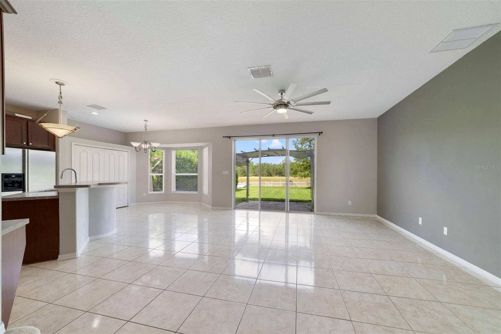 The Family Room/Kitchen - 1557 AMARYLLIS CIR, ORLANDO