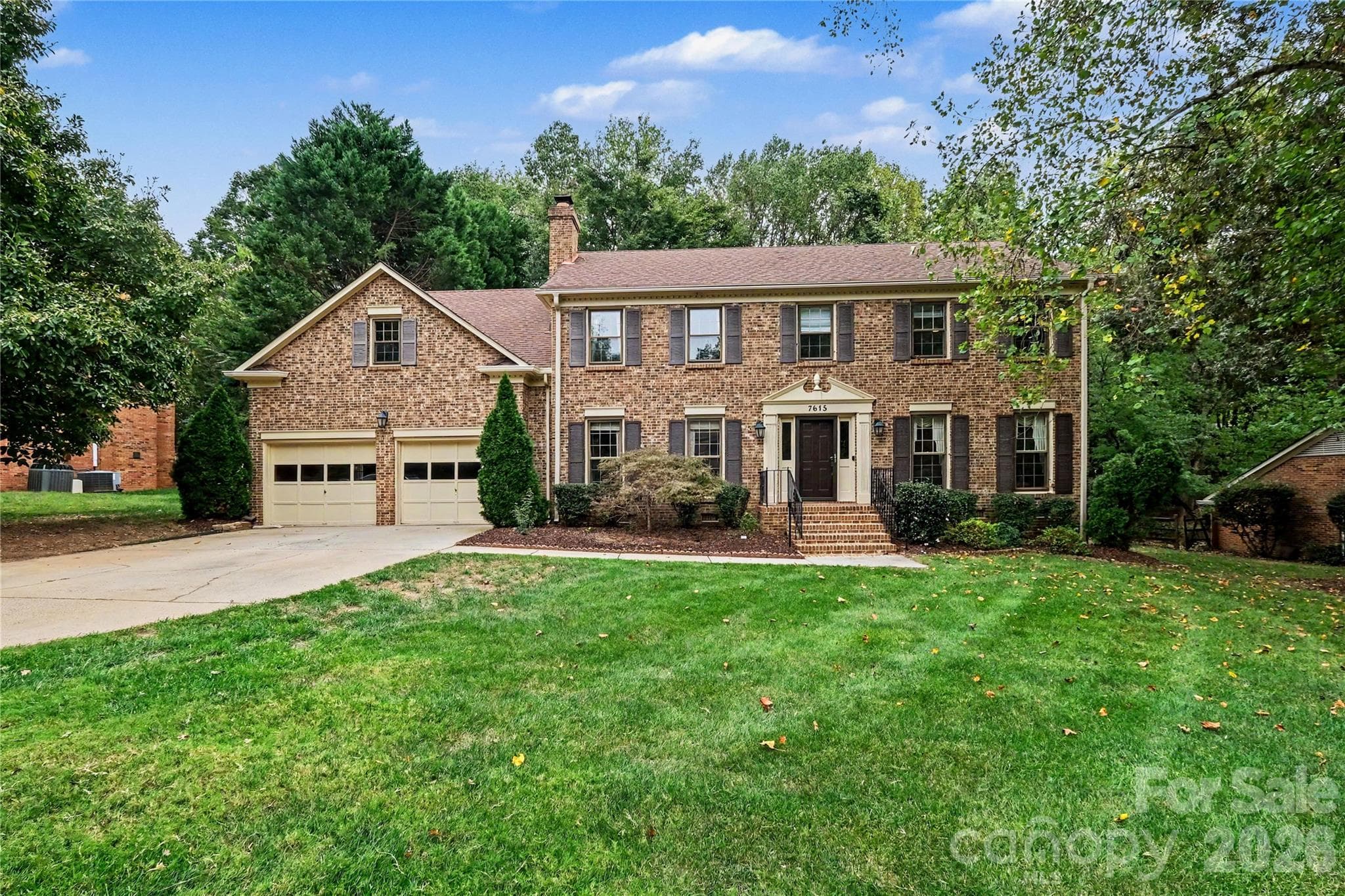 Single Family Residence at 7615 Quail Hill Road, Charlotte, photo 2 of 32