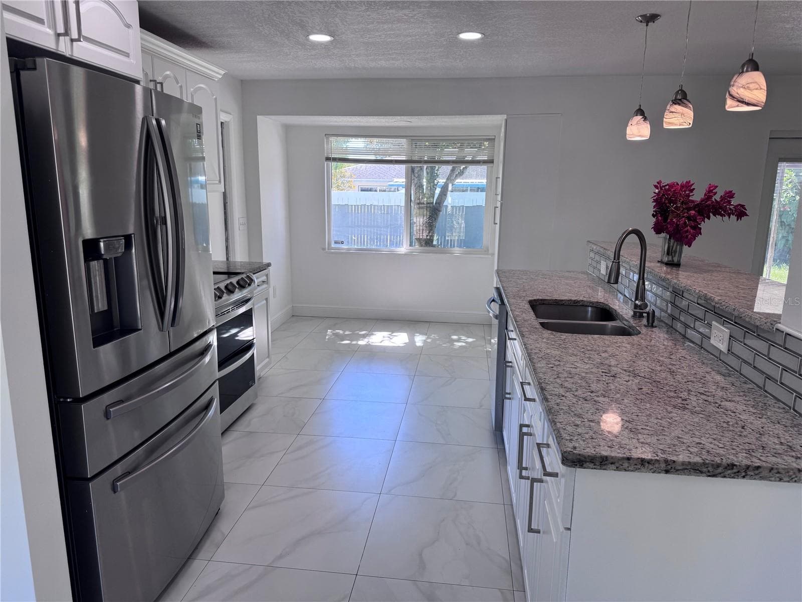 Single Family Residence at 5208 CARROLLWOOD MEADOWS DR, TAMPA, photo 9 of 26